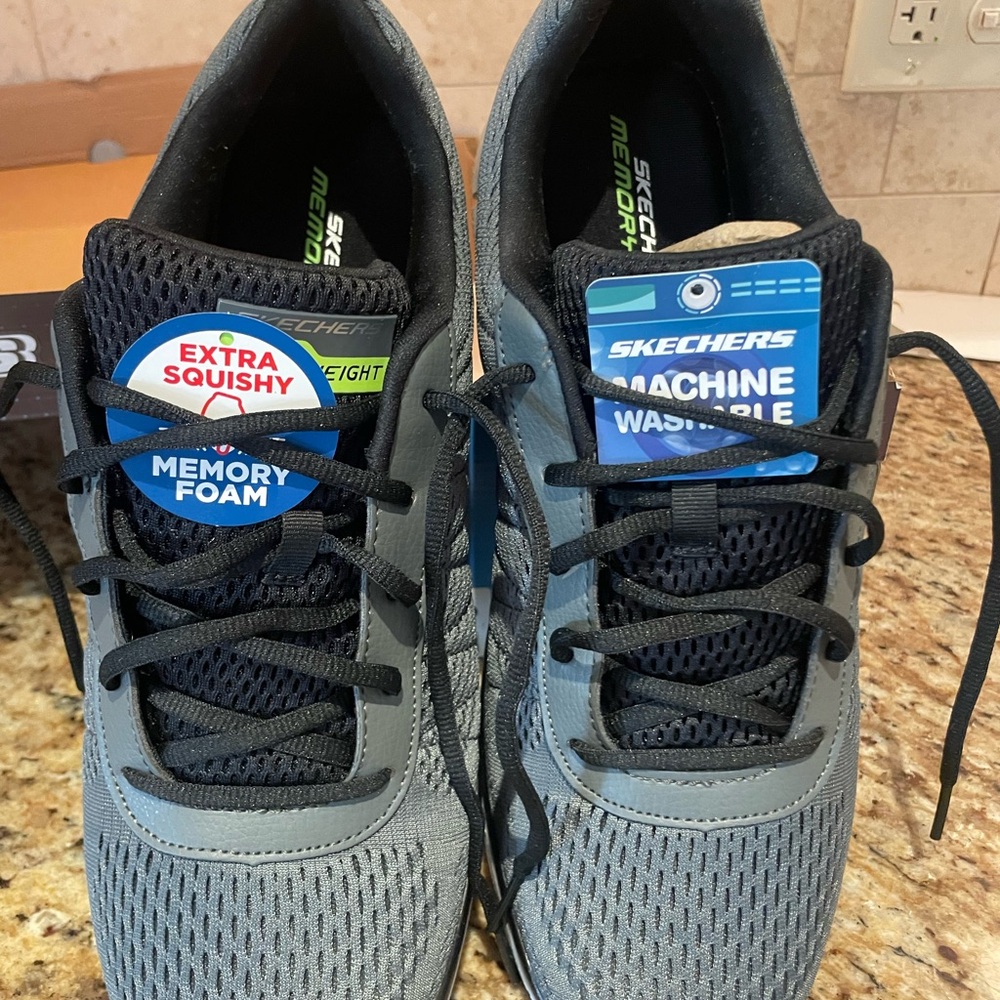 Men’s brand new in box Sketchers size 13 model is 232081